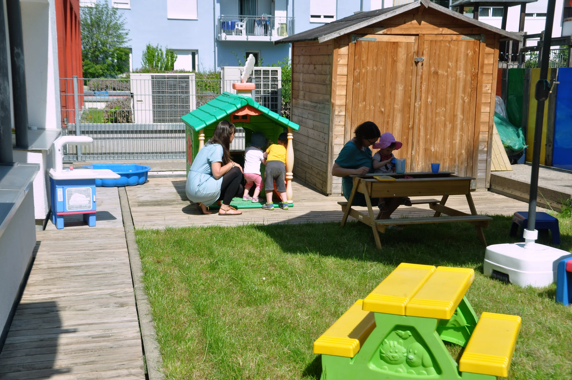 Spielhaus auf dem Außengelände